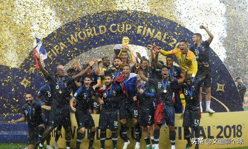 庆祝苏超夺冠，泰州市委书记与泰州队球员合唱《歌唱祖国》（为庆祝苏超夺冠，泰州市委书记携泰州队球员同唱《歌唱祖国）