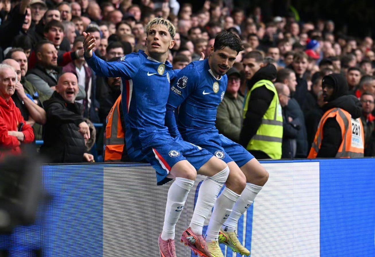 篮球勇士球星单场命中三分刷新纪录（勇士球星单场三分命中数改写纪录）