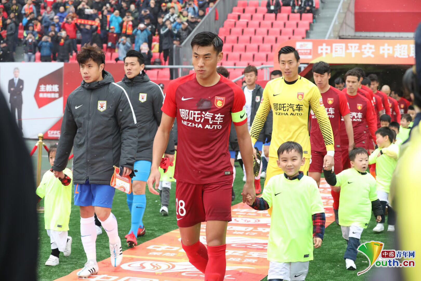 施洛特贝克批队友：大家各自为战，替补登场的球员还一直丢球（施洛特贝克怒斥队友：各打各的，替补出场屡屡丢球）