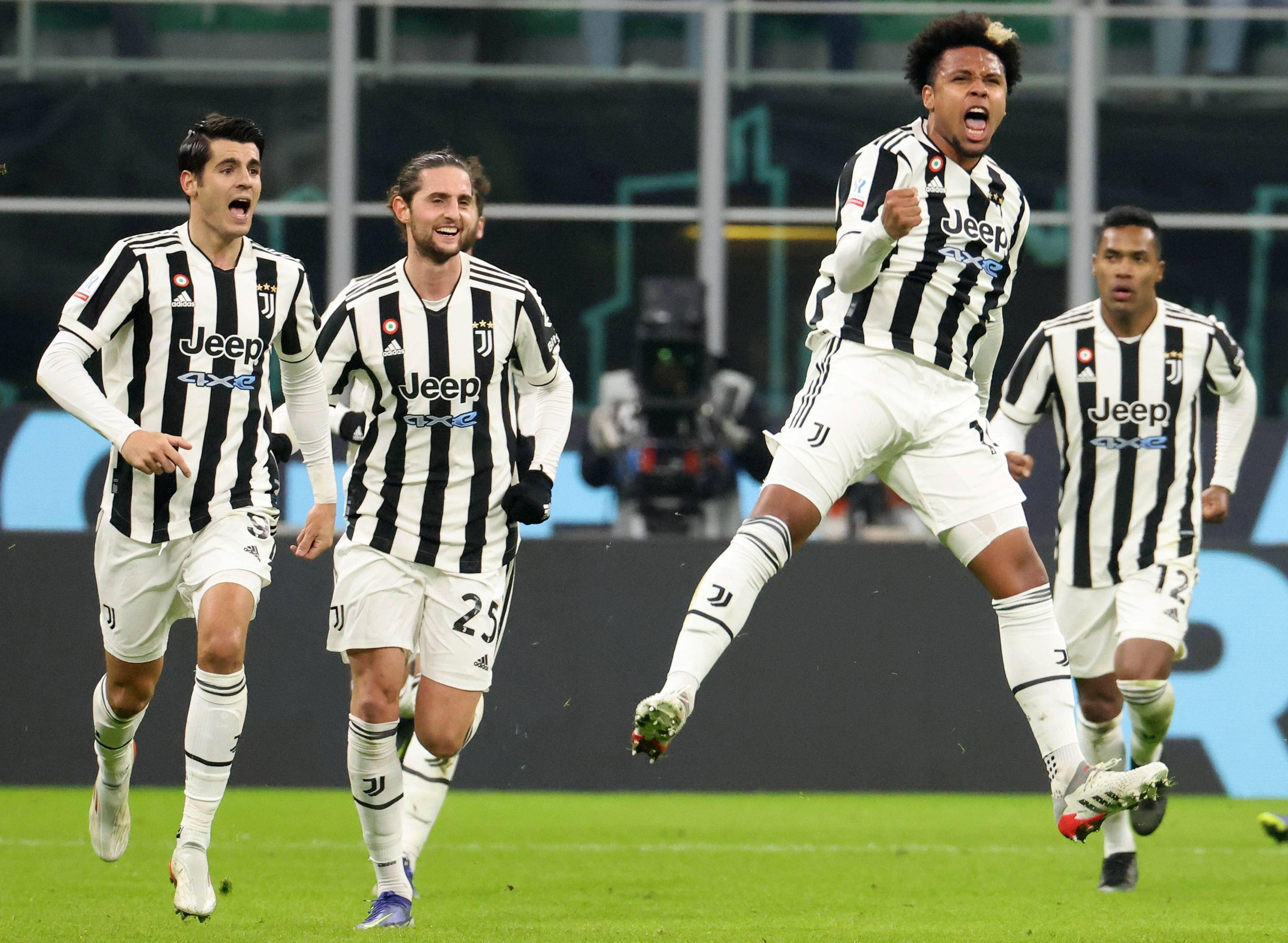 法尔克：凯恩与拜仁愿意续约至2028年，他愿意世界杯后再谈（法尔克：凯恩与拜仁倾向续约到2028，世界杯结束后再谈判）