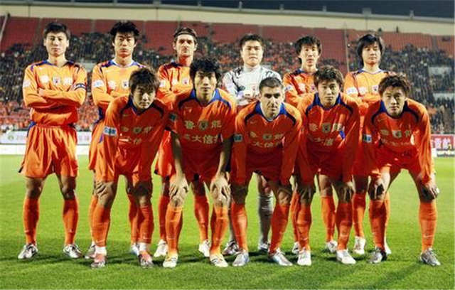 豫媒：河南队遗憾没能一“黑”到底，最大问题是战术选择失误（豫媒评河南队：黑马之势未能延续，关键败笔在战术决策）