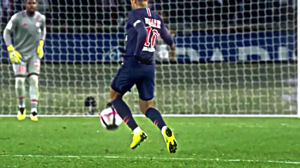 世体：莱万多夫斯基点亮纽约帝国大厦，以庆祝波兰独立日（世体：莱万多夫斯基为波兰独立日点亮纽约帝国大厦）