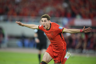 00后天才又刷新纪录（00后奇才再度改写纪录）