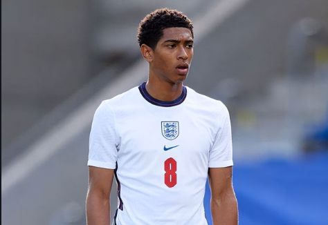 足球报：浙江队花4亿是谣言；韦世豪、李磊先后来做康复（足球报辟谣：浙江队4亿投入不属实，韦世豪、李磊先后进行康复）