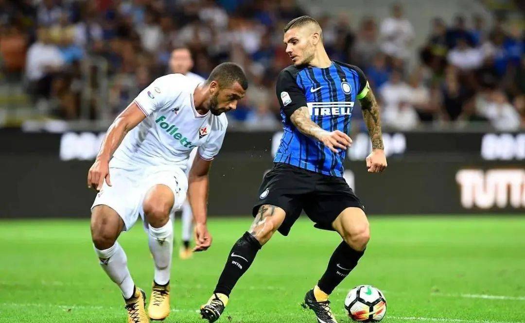 两位最老会员为新诺坎普开球，1957年球场建成时就曾见证（曾见证1957年落成的两位最年长会员为新诺坎普开球）