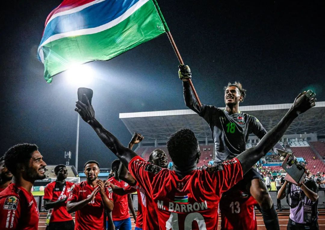 罗马诺：滕哈格正与阿贾克斯谈回归执教，但尚未做出决定（罗马诺：滕哈格与阿贾克斯商谈回归执教，决定仍未敲定）