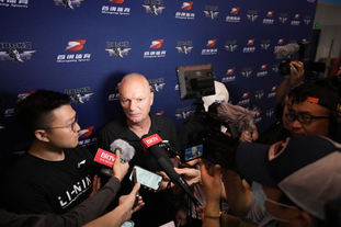 黄雅琼真赢家！金牌拿到手软嫁入体坛豪门，老公绯闻前女友当伴娘（黄雅琼成最大赢家：金牌收割不停，嫁入体坛豪门，老公绯闻前女友任伴娘）