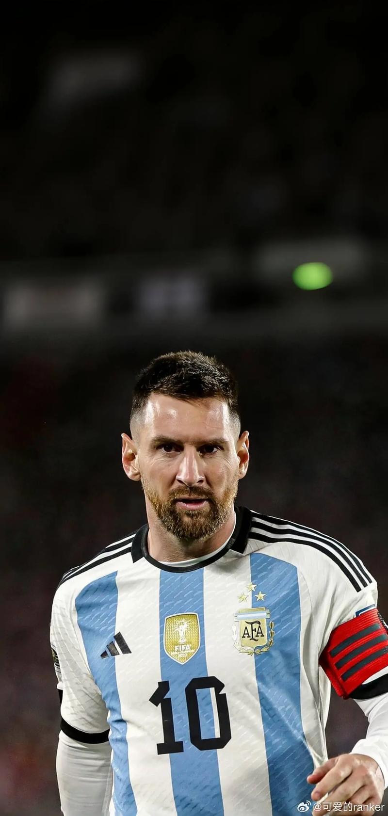 跟队：米兰不太可能在一月运作莱万，但他是夏窗的理想人选（队记：米兰冬窗引进莱万希望渺茫，夏窗仍视其为理想目标）